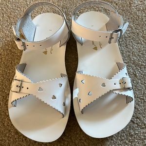 White Sun Sandals size 1 in little girls.